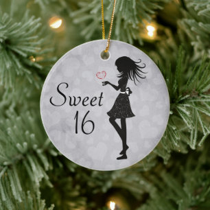 Personlig Silhouette Girl and Hearts Sweet 16 Julgransprydnad Keramik