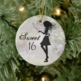 Personlig Silhouette Girl and Hearts Sweet 16 Julgransprydnad Keramik