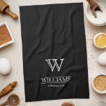 Personlig Simple Classic Monogram Family Namn Kökshandduk<br><div class="desc">Skapa din egen kökshandduk för anpassningsbar och elegant personlig med din familj namn och monogram. Om du vill redigera den här designmallen redigerar du bara fälten som visas ovan. Du kan till och med lägga till mer text eller bilder, anpassa typsnitt och färg. Behandla dig själv eller gör perfekten till...</div>