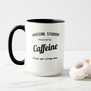 Personlig sjuksköterskestudent driven av koffein mugg