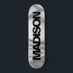 Personlig Skateboard Namn Black Grått Coola<br><div class="desc">Anpassa enkelt den här färgfulla Skateboard på Grått Wave-abstrakt design med svart och coola sans serif-teckensnitt. Lägg till ditt namn,  välj teckensnitt,  ändra storlek och placering,  lägg till urklipp,  foton och former. Enkel och vacker perfekt som presentidé för pojkar och flickor.</div>