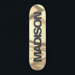 Personlig Skateboard Namn Guld Gult Wave<br><div class="desc">Anpassa enkelt den här färgfulla skateboard på Wave-Gulten i Guld med en abstrakt design med svart och coola sans serif-teckensnitt. Lägg till ditt namn,  välj teckensnitt,  ändra storlek och placering,  lägg till urklipp,  foton och former. Enkel och vacker perfekt som presentidé för pojkar och flickor.</div>
