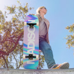 Personlig Skateboard Namn Holografisk våg<br><div class="desc">Anpassa enkelt den här färgfulla skateboard på Holografiskt regnbåge Pastel Wave abstrakt design med Unicorn-estetik med ett modernt och sött drag av fairy. Lägg till ditt namn,  välj teckensnitt,  ändra storlek och placering,  lägg till urklipp,  foton och former.</div>