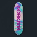 Personlig Skateboard Namn Retro 90 Vaporwave<br><div class="desc">Anpassa enkelt den här färgfulla skateboard-anpassade namnet Retro 90 Vaporwave abstrakt design med blått,  rosa och gult regnbåge och lila violett och coola sans serif-teckensnitt. Lägg till ditt namn,  välj teckensnitt,  ändra storlek och placering,  lägg till urklipp,  foton och former. Enkel och vacker perfekt som barnpresentidé.</div>