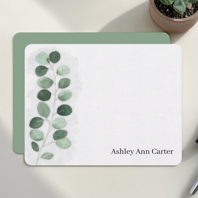 Personlig skrivmaterial Eukalyptusgrönska Anteckningskort (Watercolor eucalyptus sprig artwork on personalized flat note card with clean writing space.)