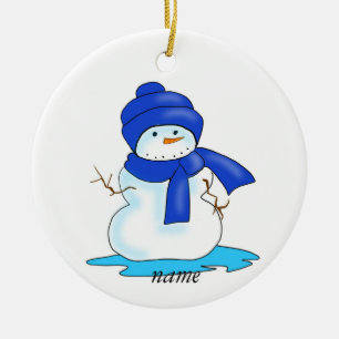 Personlig snögubbe blå hatt och halsduk julgransprydnad keramik