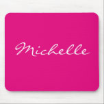 Personlig solid färg-musknapp för neonens rosa musmatta<br><div class="desc">Personlig solid färg-musknapp för rosa. Modern färgstark design med eget namn eller monogram. Tur presentidé för kvinnor och flickor i trendiget. Elegantens skripttypografi.</div>