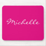 Personlig solid färg-musknapp för neonens rosa musmatta<br><div class="desc">Personlig solid färg-musknapp för rosa. Modern färgstark design med eget namn eller monogram. Tur presentidé för kvinnor och flickor i trendiget. Elegantens skripttypografi.</div>