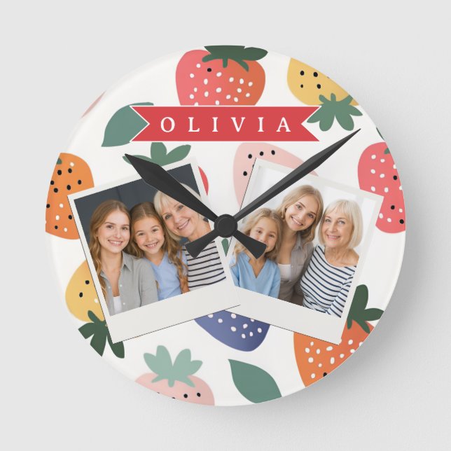 Personlig sommarfärgad jordgubbdesign rund klocka (Framsida)