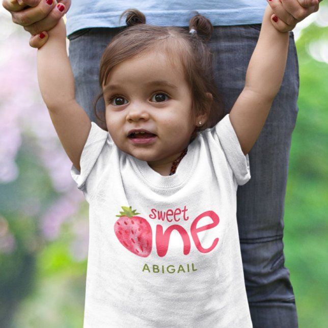 Personlig Söt En Jordgubbe 1-års Födelsedag T Shirt (Skapare uppladdad)
