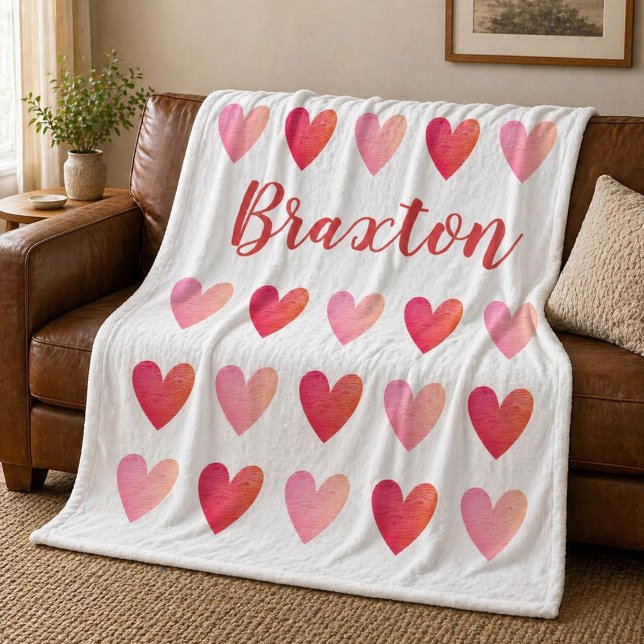 Personlig söt röd rosa hjärtan Alla hjärtans dag  Fleecefilt (Personalize this cute pink and red hearts pattern blanket with your name. Cute gift for a girl.)
