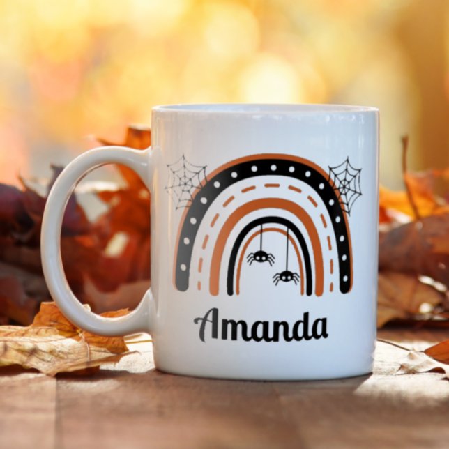 Personlig Spindel Regnbåge Halloween Kaffemugg (This personalized Halloween mug makes coffee time even more fun.)