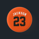 Personlig Sports Team Jersey Number Namn Knapp<br><div class="desc">Personlig sportjersey med vitt redigerbart nummer och namn i retro-75 designen stil i orange,  brun,  vit</div>