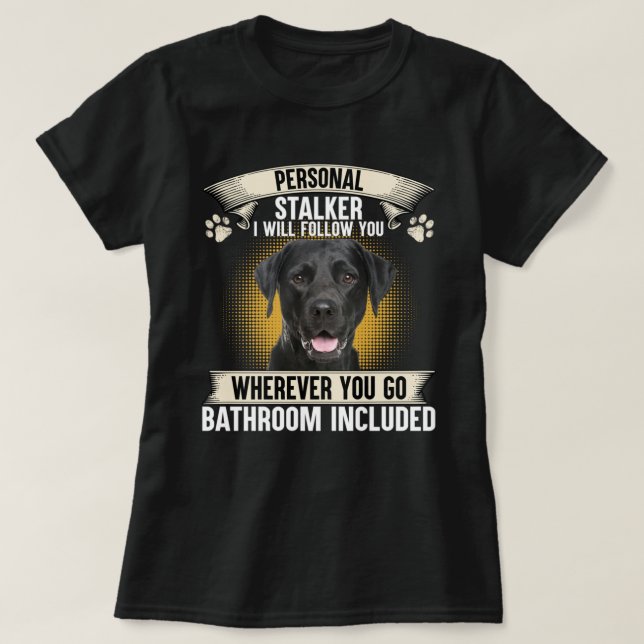 Personlig Stalker jag följer med dig Black Labrado T Shirt (Design framsida)