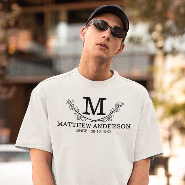 Personlig svartvit Namn-monogramålder T Shirt (Skapare uppladdad)
