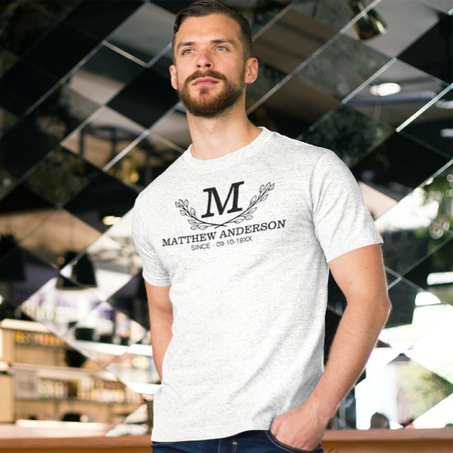Personlig svartvit Namn-monogramålder T Shirt (Skapare uppladdad)