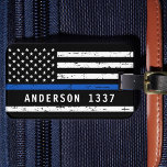 Personlig Thin Blue Line Flagga Polischef Bagagebricka<br><div class="desc">Thin Blue Line Luggage Tag - Amerikansk flagga i Police Flagga färg, tryckt design . Personalisera med polistjänstemannen namn eller namn i familjen. Denna personlig polistjänstemans bagagetod är perfekt för poliser och familjer i tillsatta lagar och alla dem som stöder dem. COPYRIGHT © 2020 Judy Burrows, Black Hund Art -...</div>