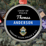 Personlig Thin Blue Line Logotyp Polischef Julgransprydnad Metall<br><div class="desc">Tunn Blue Line Polisavdelning Jul Ornament - Polisassistent färg, modern svart och blå design. Anpassa med din avdelnings logotyp och anpassa dig med polistjänstemän namn, rubrik, avdelningens logotyp och ID-nummer. Tillsatta lagar är i personlig en perfekt för polismyndigheter och tillsatta lagar-officerare, stuffare och julklappar till era poliser. Beställ dessa polisens...</div>