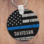 Personlig Thin Blue Line Polischef Nyckelring<br><div class="desc">Personlig Thin Blue Line Keychain - American flagga in Police Flagga färg, stress design . Anpassa till namn eller avdelning. Denna personlig nyckelkedja för polisen är perfekt för polismyndigheter eller som minnesskäl. COPYRIGHT © 2020 Judy Burrows, Black Hund Art - Med alla Höger reserverade. Personlig Thin Blue Line Poliser, nyckelkedja...</div>