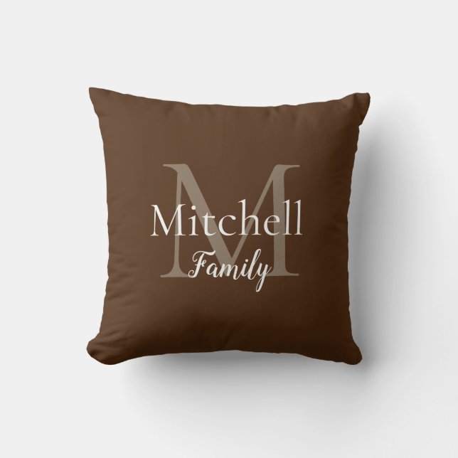 Personlig Timless Brown Family Monogram Kudde (Framsida)