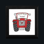 Personlig Tractor Landsbyggsbröllop Best Man Minnesask<br><div class="desc">En gåva från traktorgården bröllop som kan vara personlig. Om du vill ändra storlek eller teckensnitt klickar du på redigeringsknappen för att anpassa ytterligare. Tappningen i traktorn är i en fin kräm och vit.</div>
