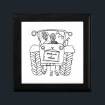 Personlig Tractor Landsbyggsbröllop Gift Minnesask<br><div class="desc">En gåva från traktorgården bröllop som kan vara personlig med båda parets namn. Om du vill ändra storleka eller typsnittet för namn klickar du på redigeringsknappen för att anpassa ytterligare. Tappningen i traktorn är i en fin kräm och vit.</div>