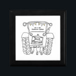 Personlig Tractor Landsbyggsbröllop Minnesask<br><div class="desc">En gåva från traktorgården bröllop som kan vara personlig. Om du vill ändra storlek eller teckensnitt klickar du på redigeringsknappen för att anpassa ytterligare. Tappningen i traktorn är i en fin kräm och vit.</div>