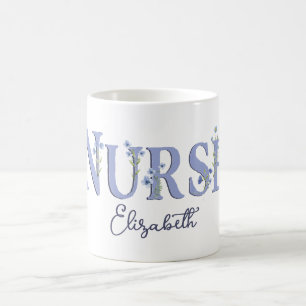 Personlig vacker blomster monogram sjuksköterska kaffemugg