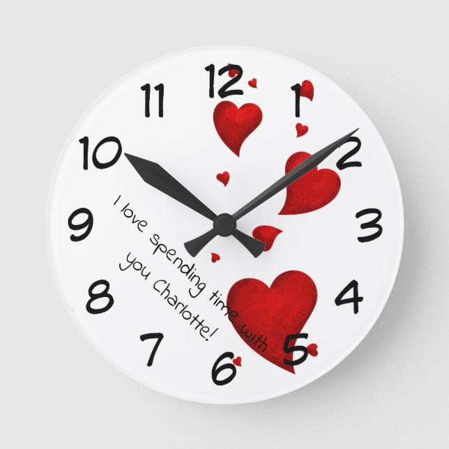 Personlig Valentiness Clock with hearts Rund Klocka (Framsida)