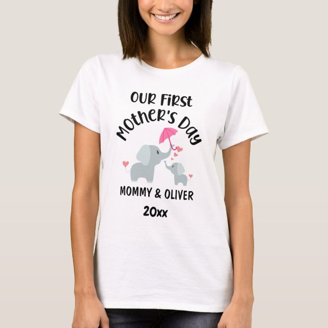 Personlig Vår första elefant i Mors dag 2023 T Shirt (Framsida)