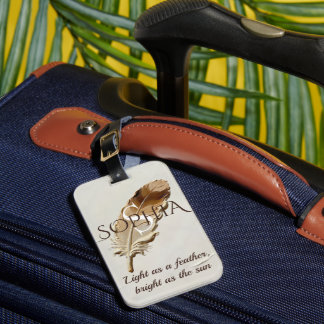 Personlig varmbrun fjädermonogram bagagebricka