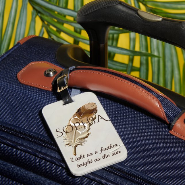 Personlig varmbrun fjädermonogram  bagagebricka (Framsida Insitu 1)