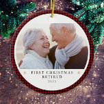 Personlig Vårt första julstilla foto Julgransprydnad Keramik<br><div class="desc">Anpassa den här prydnaden med favoritfoto från pension för att skapa ett keepsaksdekoration som ska hänga på träd.</div>