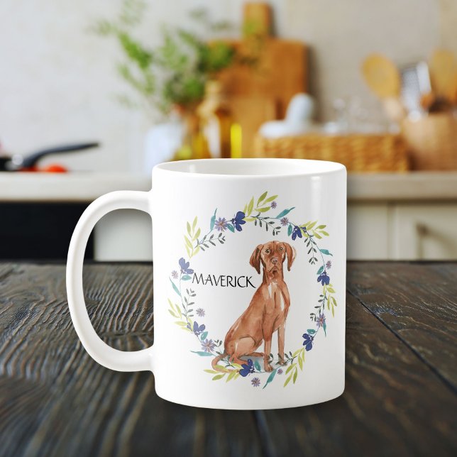 Personlig Vattenfärg Vizsla Vår Watercolor Kaffemugg (Hungarian Viszla dog portrait inside frame of watercolor wreath.)