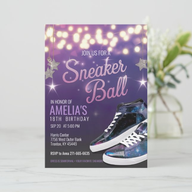 Personlig Vibrant Violet Sneaker Boll Birthday Inbjudningar (Stående Fram)