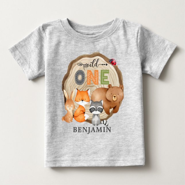 Personlig VILD 1 Skogsmark första födelsedag Baby T Shirt (Framsida)