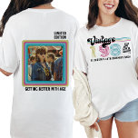 Personlig Vintagen Foto Birthday Coola i åldersgru T Shirt<br><div class="desc">Fira din speciella dag i tidlös stil med vår Personlig Vilken Vintage som helst Foto Birthday Coola T-Shirt! Oavsett om du firar en milstolpe som en 70:e, 80:e eller 90:e födelsedag, eller om du gillar upphetsningen att vrida 21, 30, 40, 50 eller 60, lägger vår skjorta till en aning klassisk...</div>