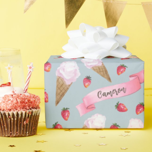 Personlig Watercolor Strawberry Ice Cream Cone Presentpapper (Födelsedagsfest)