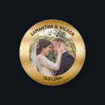 Personlig Wedding Favor | GULD |Foto Magnet<br><div class="desc">Du kan anpassa utformningen genom att sätta ett eget foto,  namn av paret och datum för bröllop. Det har en trendig och glittrande bakgrund i guld.</div>