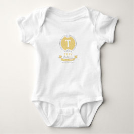 Personliga babysakerheter med monogram t shirt
