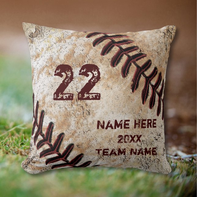 Personliga basebollpresenter med grunge-stil för s kudde (Personalized Baseball Pillow. Baseball themed Man Cave. Baseball senior night ideas. Grunge Baseball)