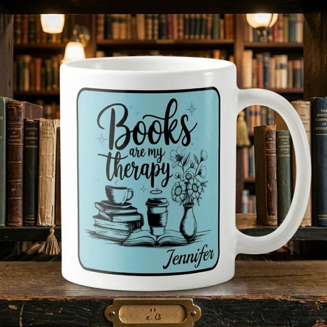 Personliga böcker är min terapi Bokälskare Blå Kaffemugg (Book Therapy mug on book shelf.)