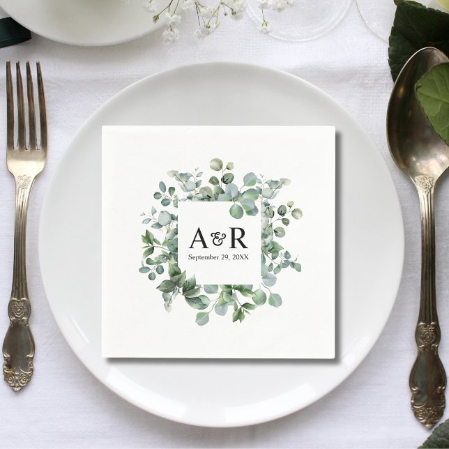 Personliga Eukalyptus Förbokstäver Bröllop Pappersservett (Personalized eucalyptus couple initials wedding napkins add fresh natural elegance to receptions.)