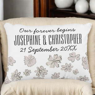 Personliga minnessnamn datum typografi blommor prydnadskudde