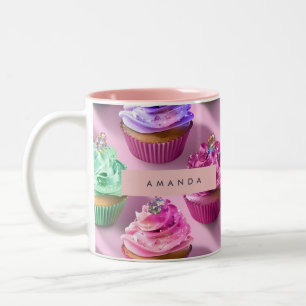 Personliga regnbågsglittrande cupcakes på rosa fär Två-Tonad mugg