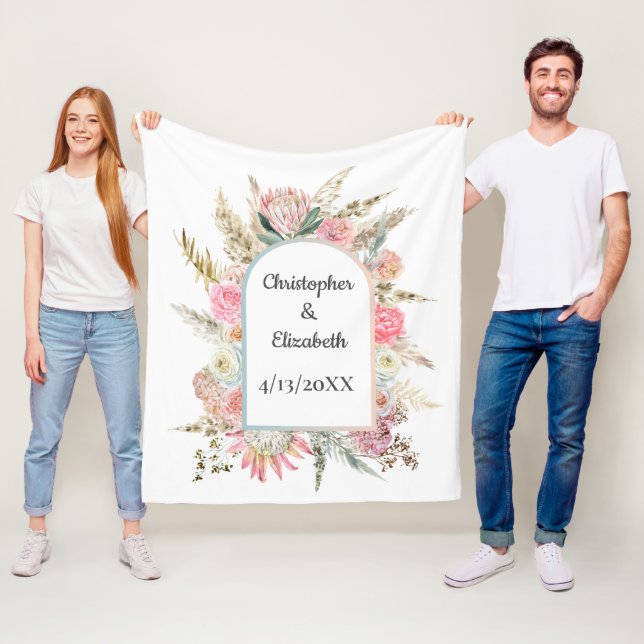 Personliga rosa blomsterbröllopsnamn datum fleecefilt (På plats)