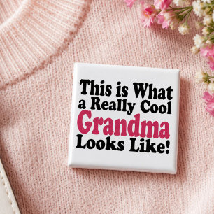 Personligadserad Supercool Mormor Ser Ut Knapp