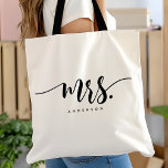 Personligen Black White Newlyows Bride Script Tygkasse<br><div class="desc">Black White Newlyged Bride Script Personlig Tote Bag</div>