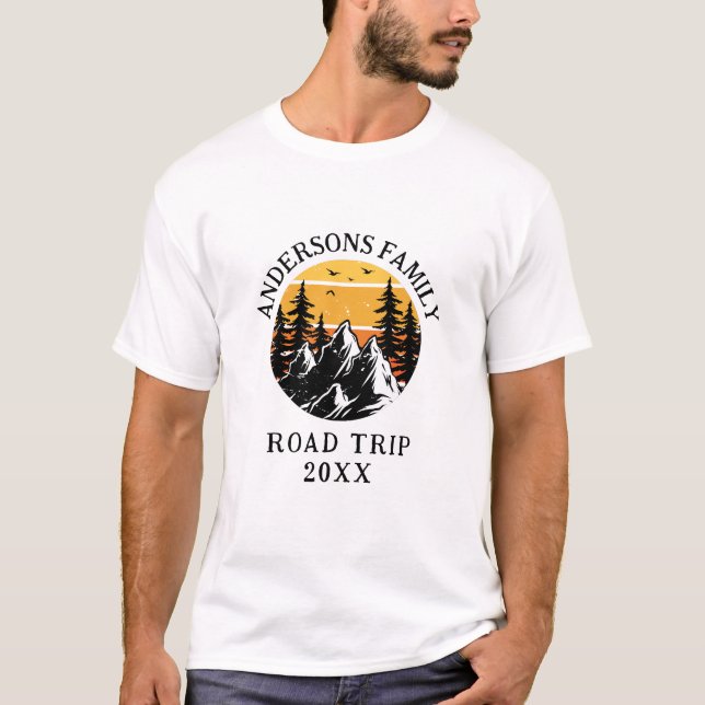 Personligen Family Reunion Road Resa Mountain T Shirt (Framsida)