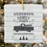 Personligen för jordbruksgården Julgran Familj Far Julgransprydnad Keramik<br><div class="desc">Farm Personlig Ceramic Ornament för lantgårdshus Julgran-familjen. Vackra,  rustiska lantbrukare,  jultomteskretor. En gammal vintage lastbil och julgran lägger märke till denna söta helgdag. Står i kontakt med gräs träd grenar,  julgranar och helgdag. Anpassa detta anpassad design med namn och år.</div>